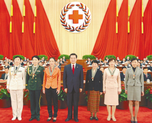 胡锦涛为南丁格尔奖章中国获奖者颁奖