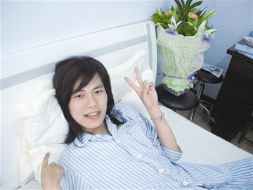 21岁小伙做变性手术成女人