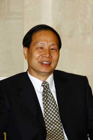 民委副主任：完善计生国策终止一对夫妇一个孩