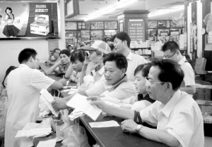 苏州市民中药消暑忙