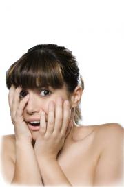 女生看恐怖片吓出精神失常 连打两针镇静剂
