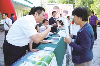 各地开展多种形式“安全用药月”活动