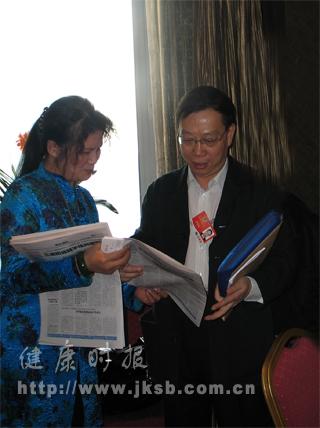 政协委员黄洁夫：你们要大力宣传中医