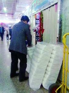 脱墨餐巾纸流向小餐馆 黑心商家钻行业监管空子