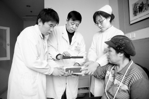 小夹板治疗骨折简便验廉