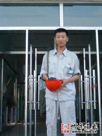 两对不会游泳的情侣跳江救出落水者