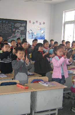 杭州小学试点新眼保健操引争议图