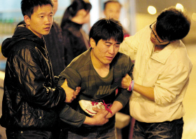 女大学生推开男友被大货车撞倒身亡