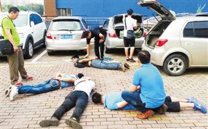 医药公司狂售止咳水 老板跑路