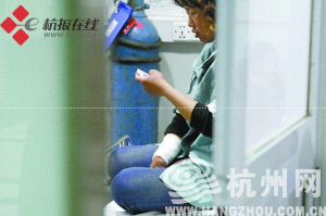 女子小旅馆割腕自杀 墙上写下“我爱你”