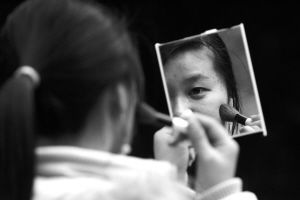 一女研究生为挽回男友的心整容图