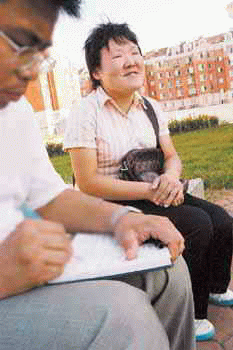 少女因貌丑倍受歧视 称谁帮其整容就嫁给谁