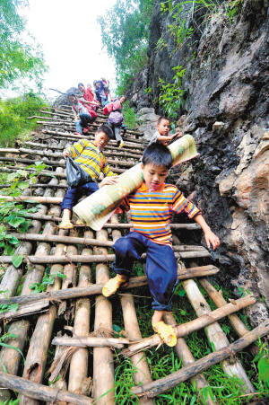 山区孩子的求学路