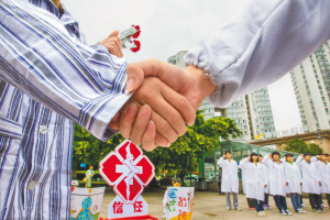 行为艺术呼唤医患和谐