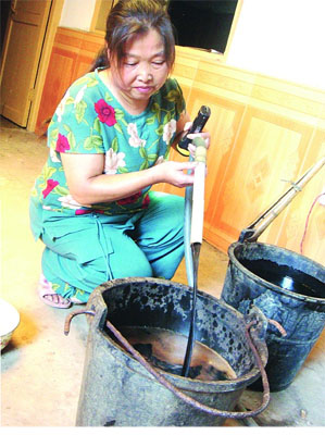 饮水井中抽出7吨柴油 原是附近仓库泄漏