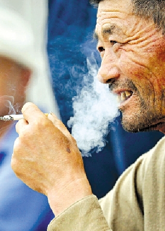 我国吸烟人数超过3亿 超半数网友