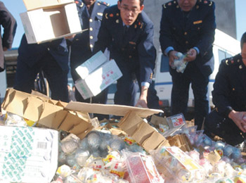 综述：食品安全事件如割韭菜一茬接一茬