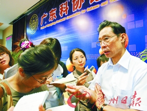 钟南山称秋季甲型流感高峰尚未来到