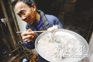 企业排污致整个水库鱼均带煤油味