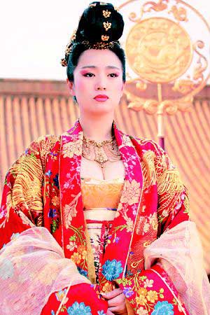 当代女性热衷丰胸整容 专家否定胸大为美标准