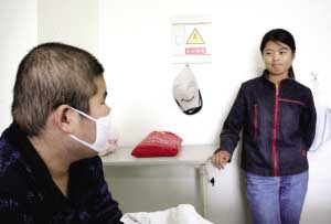 姐妹三人抵押10年工资 借款30万救治重病弟弟