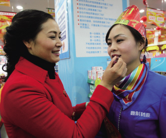 礼仪小姐售药 老总亲自出马