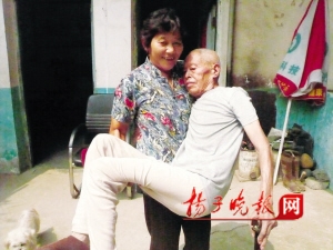 女子为前公婆端屎倒尿 前夫推荐其为十佳孝女