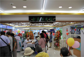 “摸着石头”寻求突围