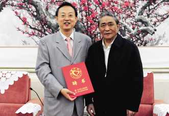 热地受聘担任“同心·共铸中国心” 组委会主席