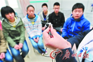 爱护你的耳朵：长戴耳机易致噪声性耳聋