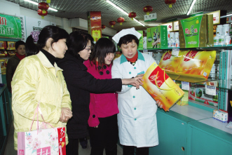 同是女顾客，服务有区别