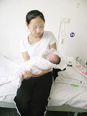 患白血病女教师产下健康婴儿