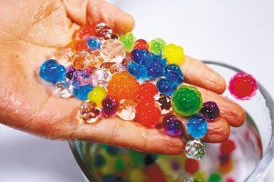 夏天别让孩子玩“水精灵” 实为含毒树脂