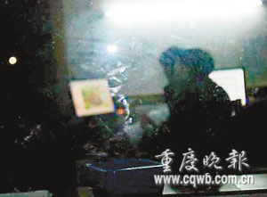 老人在医院治感冒离世 医生一墙之隔忙偷菜