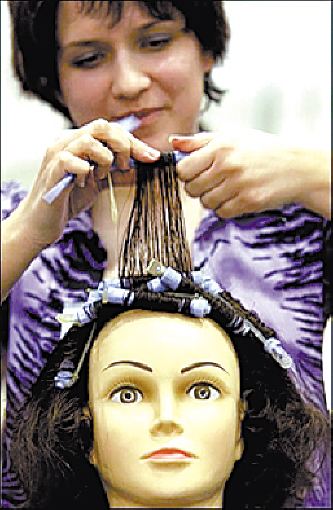 德国新女性提倡不烫发