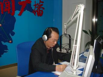 省食品药品监管局参加省电台政风热线节目叶耀宇副局长现场解答听众提问介绍今年食品药品监管重点工作