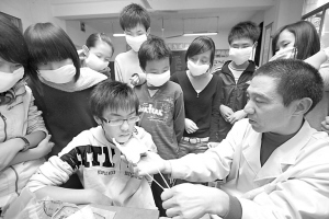 多措并举阻击“甲流”进校园