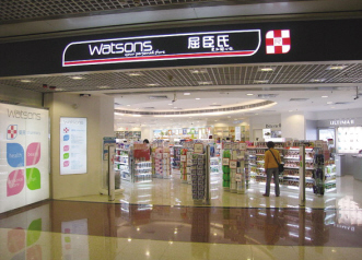 曼谷两大药店错位经营