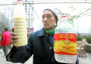调和油莫名凝固变得像猪油 老人担心遇地沟油