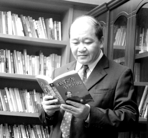坚持特色 融西贯中 促进医学院全面发展--访泸州医学院党委书记尹杰霖