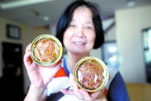 月饼放八年仍油亮发光 或因防腐剂添加过量
