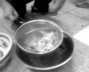 厨师拍视频举报饭店提炼使用回锅油