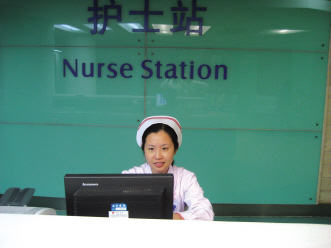 花香点缀人生长途——记南方医院普外科护士长甄莉