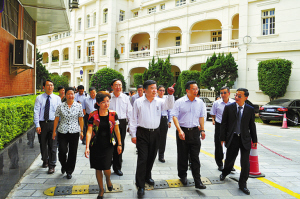 勇立医改潮头 争当创新先锋——记昆明市第一人民医院党委书记、院长李立