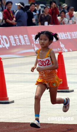 海南8岁女孩跑步到京续：父亲称想过有意义暑假