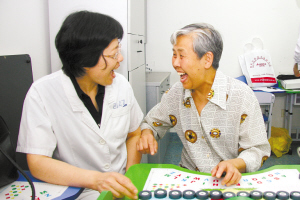 助视器帮低视力患者阅读