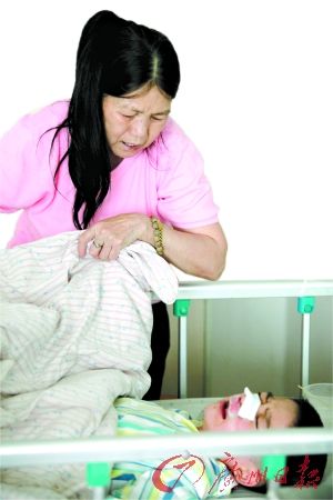 56岁未婚女子30年收养30余名弃婴