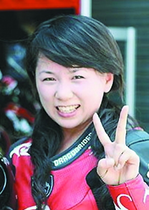残疾女摩托车手无法提供医生证明被拒登机