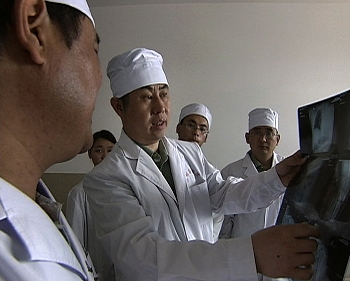 以人为本奉献南疆 满腔热忱服务患者