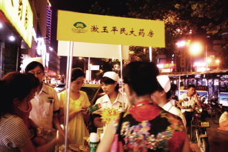 抢“摊”夜市